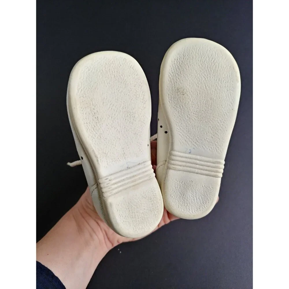 Vintage baby shoes size 3 by La Parisette, 1950s White leather child or doll - Picture 4 of 10